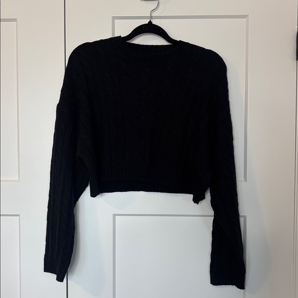 ✨ANY 2 FOR 15 ANY 3 FOR 20✨- Boohoo Black Cable Knit Cropped Sweater